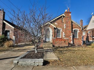 1109 N And South Rd, Saint Louis, MO 63130