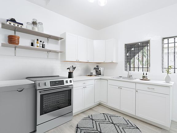 3rd image of 532 N Genesee Ave #532
