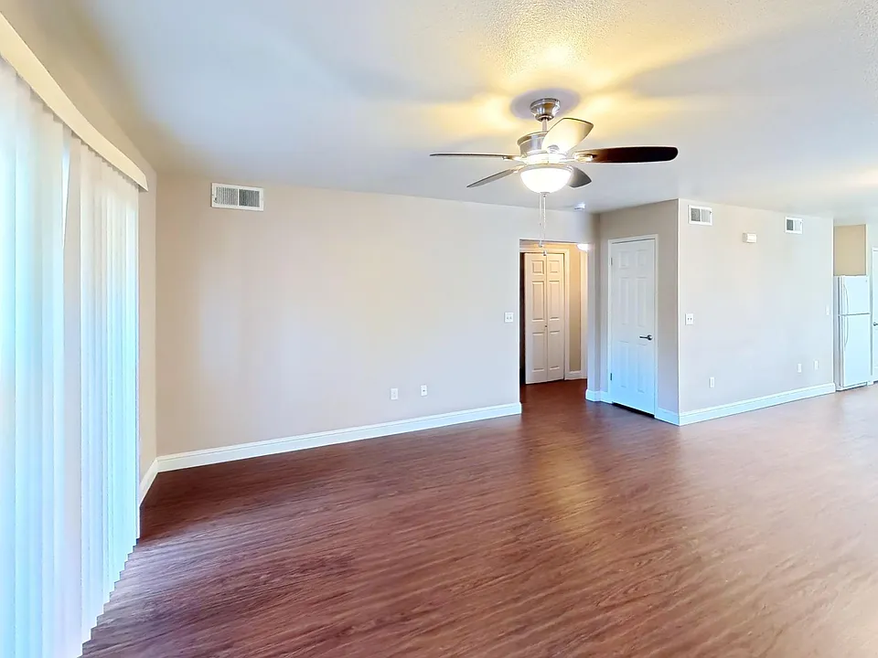 175 N Pollasky Ave #105