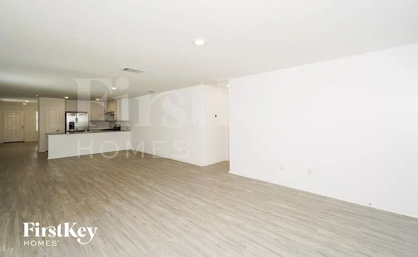 4 bed, 2.0 bath, 1627 sqft, $1,755 — Photo 3