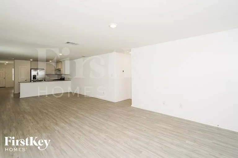 2418 Double Oak Dr — Photo 3