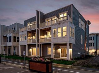 15 Village Ln, Excelsior, MN 55331