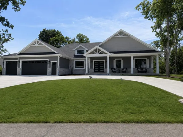 1620 Prestwick Dr, Lake Geneva, WI 53147