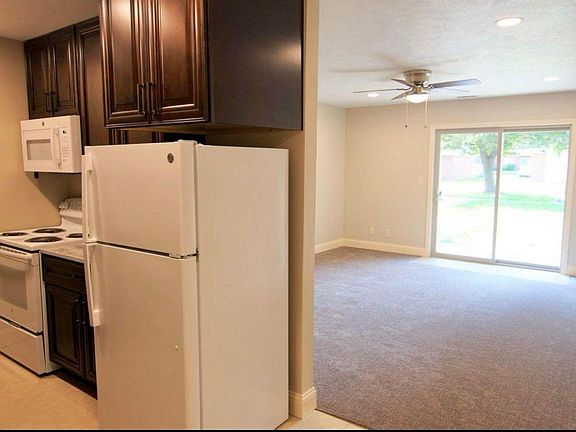 4th image of 5014 Emerald Dr #22