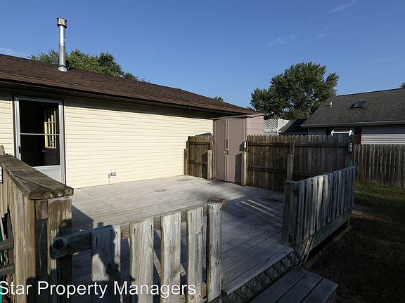 3rd image of 906 Highland Dr
