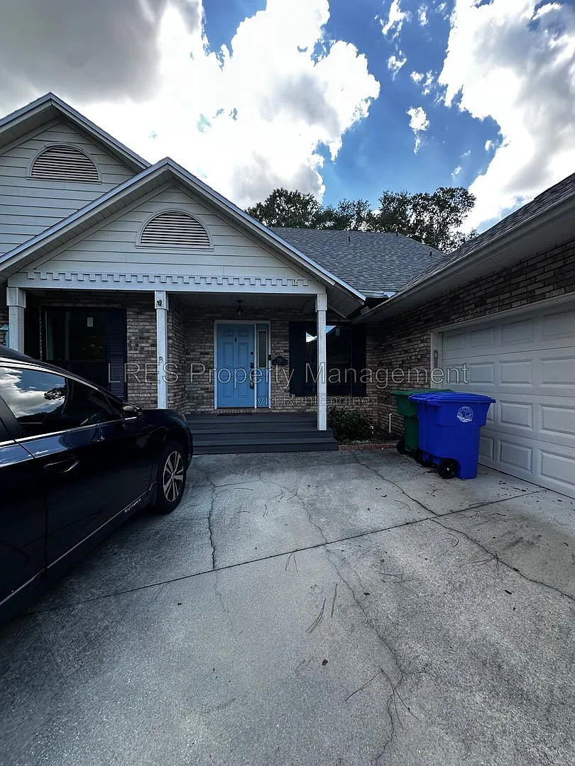 4 bed, 3.0 bath, 2112 sqft, $3,395 — Photo 4