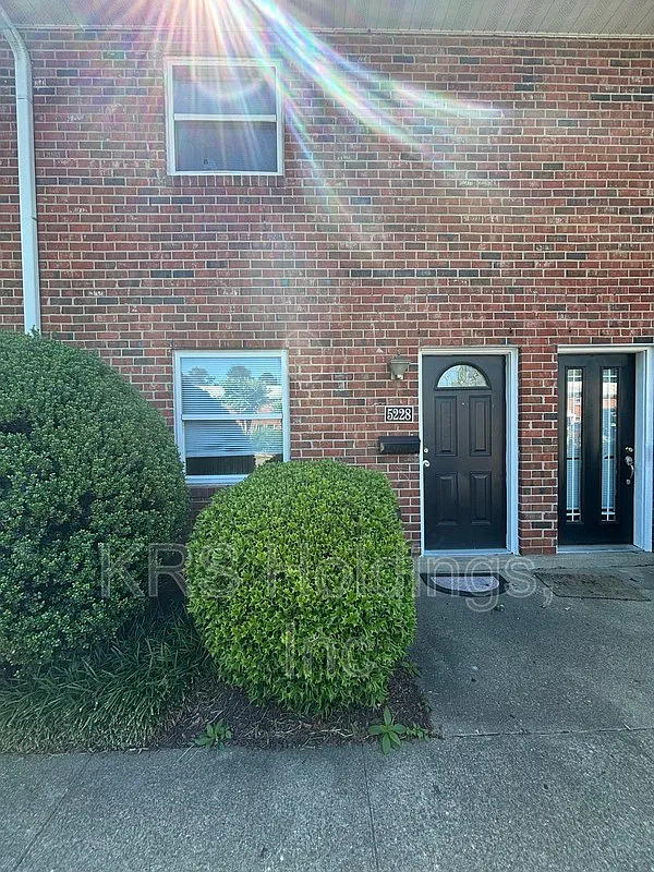 2 bed, 1.5 bath, 950 sqft, $1,495 — Photo 1