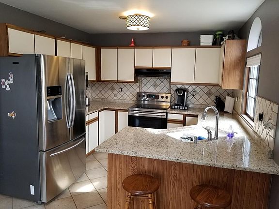 3rd image of W232N6098 Teakwood Ct #A
