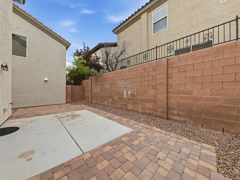 553 Brinkburn Point Ave — Photo 22