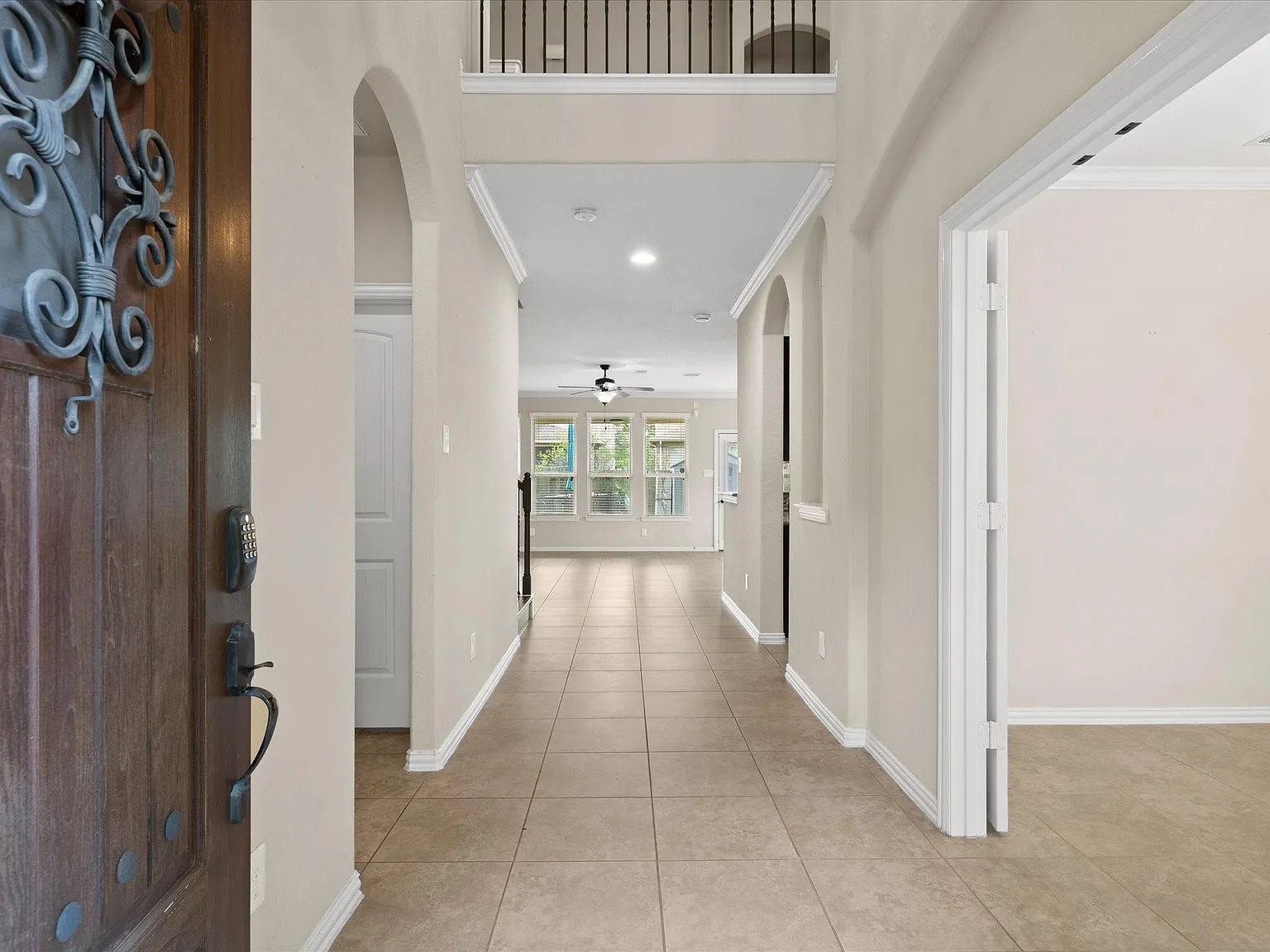 5 bed, 3.5 bath, 2785 sqft, $2,700 — Photo 3