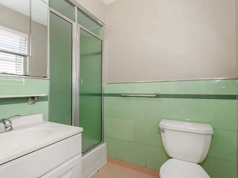 511 Classen Dr — Photo 16