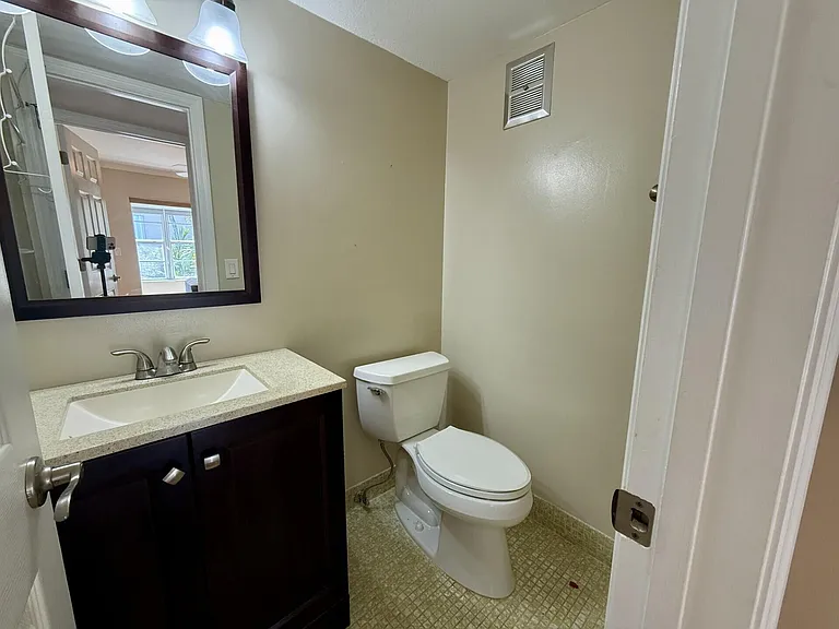 73 Hastings E — Photo 6