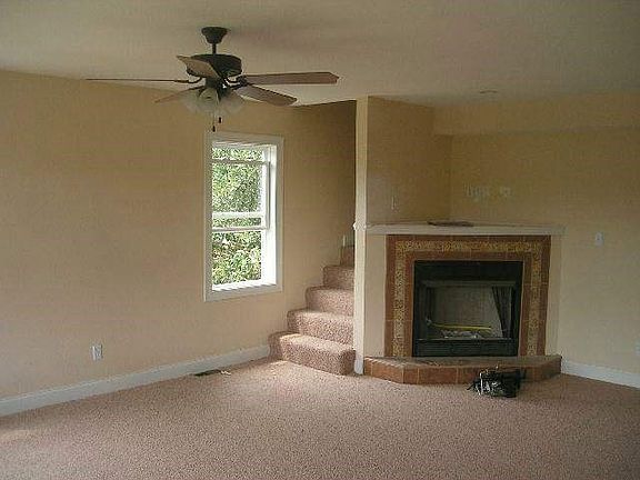 3rd image of 406 Walker St