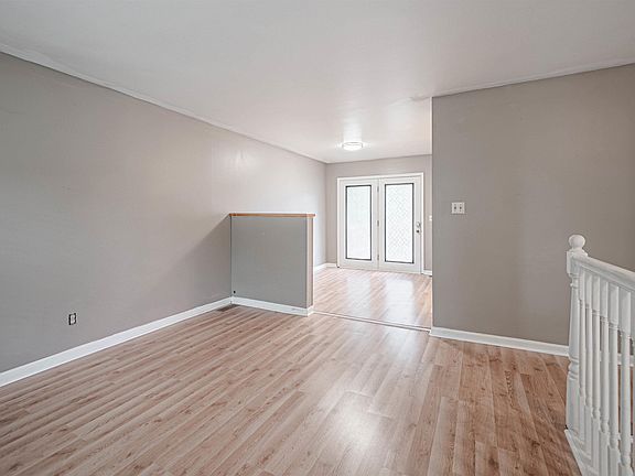 5th image of 7388 Oakdale Dr