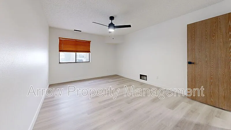 2 bed, 1.0 bath, 1100 sqft, $1,050 — Photo 4