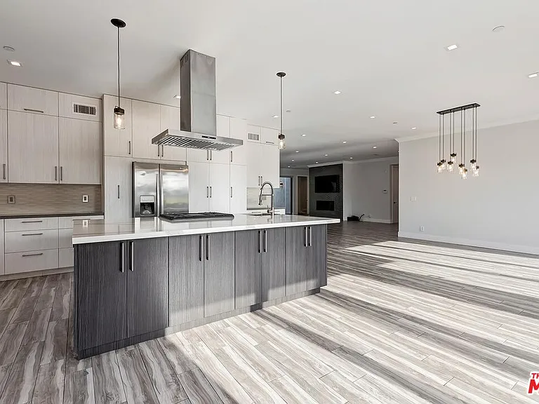 12730 Montana Ave — Photo 9