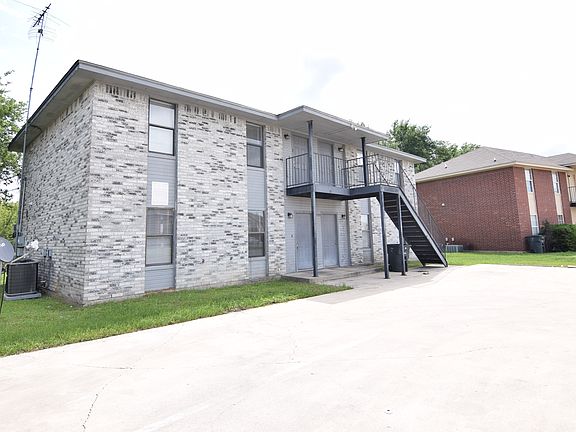 3rd image of 1708 Benttree Dr APT 3