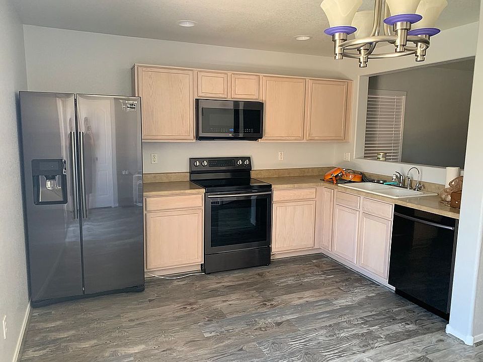 1st image of 592 W Jahns Ct