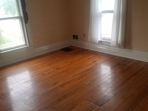 2nd image of 129 E South St