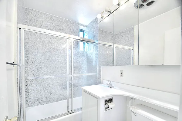 Rented by Urbane Brokerage | media 14