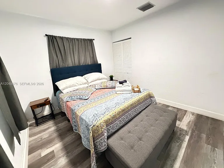 3360 NE 12th Ter — Photo 11