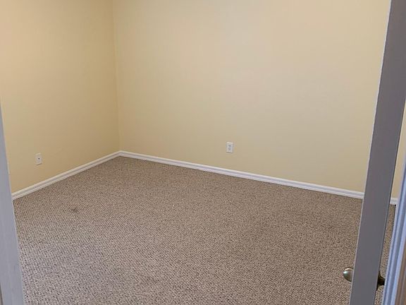 4th image of 1404 SE 24th Ave