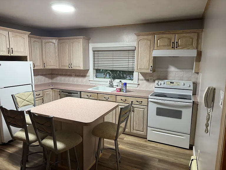 7 Straw Ln — Photo 2
