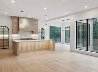 2 Candlewick Way, Falmouth, ME 04105