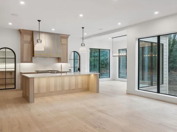 2 Candlewick Way, Falmouth, ME 04105