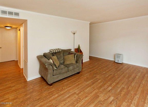 3rd image of 521 Zorn Ave APT E9