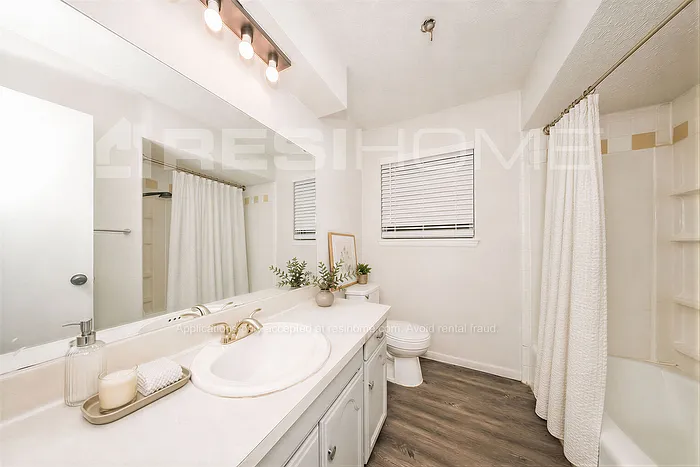 1832 N Gale Ave — Photo 12