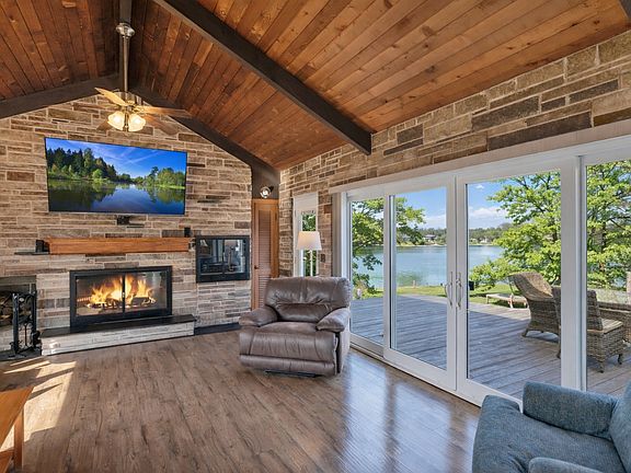 3rd image of 512 Bay Rd