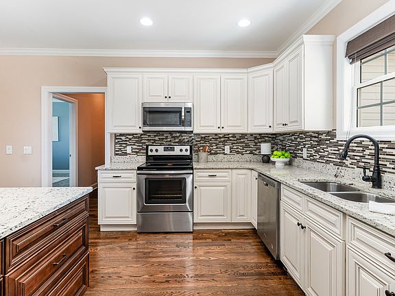 5th image of 1031 Leaf Ln