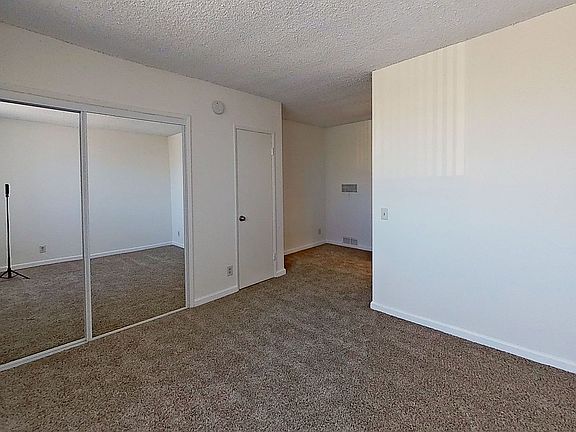 4th image of 18520 Prairie St APT 20