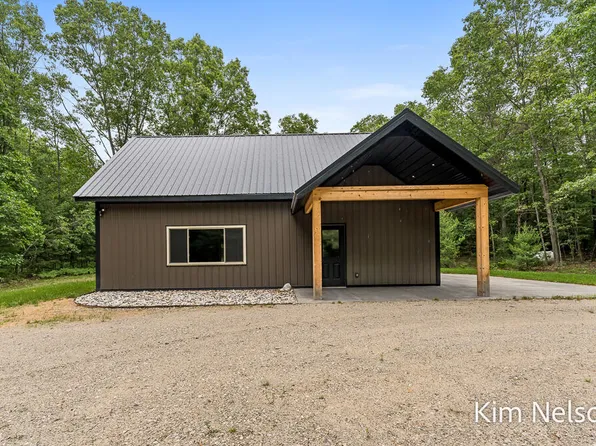 3675 White Lake Dr, Whitehall, MI 49461