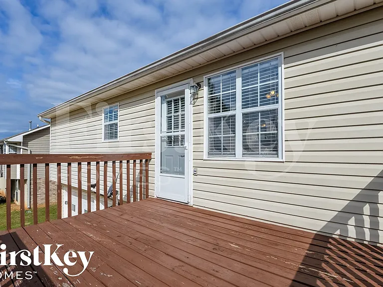 1755 Annendale Dr — Photo 14