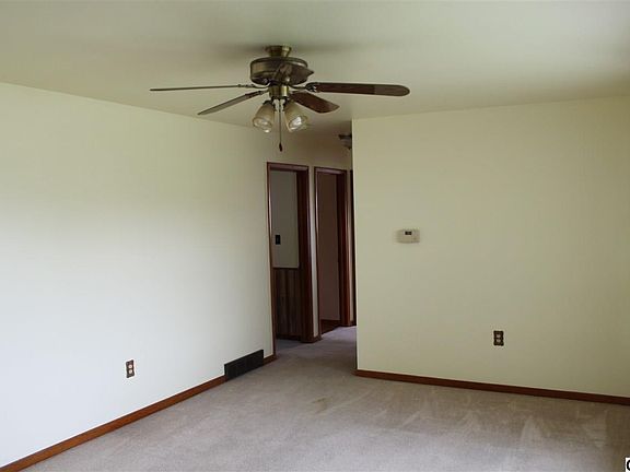 4th image of 8 Berkley Dr