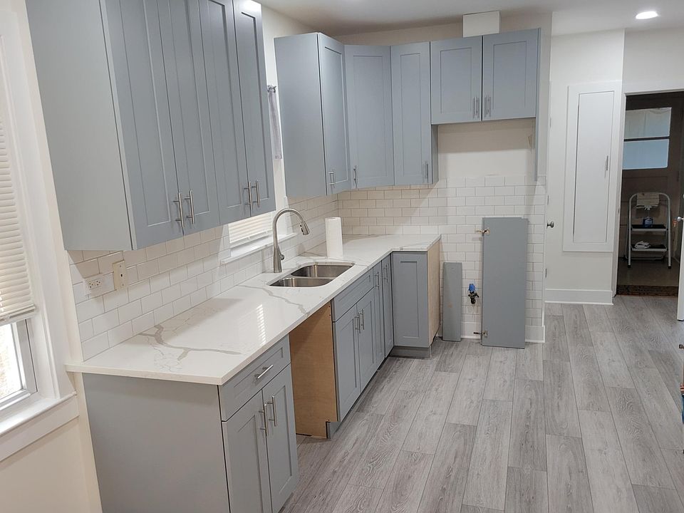 1st image of 6111 N Richmond St #1