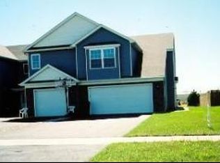 1402 E Arnold St, Sandwich, IL 60548