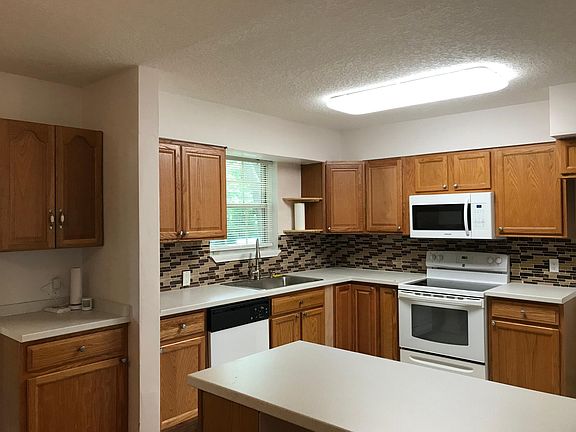 4th image of 2233 Green Oak Dr