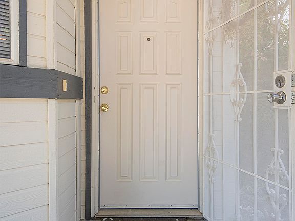 4th image of 805 W Garrett Ave