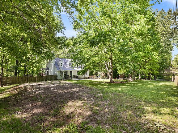 3rd image of 206 Brookwood Dr