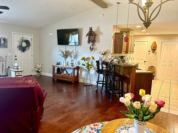 4th image of 1709 Chelsa Dr NE