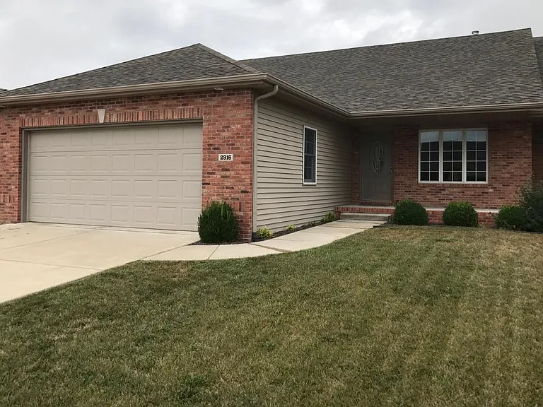 2916 Cronin Dr — Photo 1