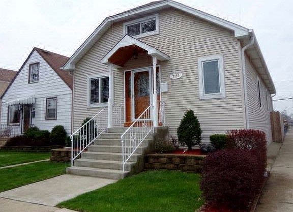 2nd image of 3550 N Ozark Ave