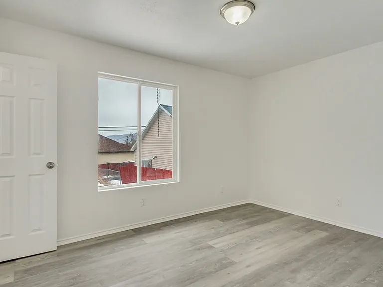 241 E Utah Ave — Photo 7