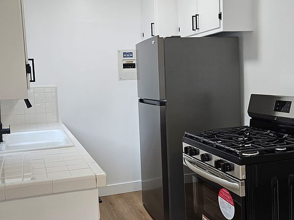 3rd image of 259 N Euclid Ave APT 2