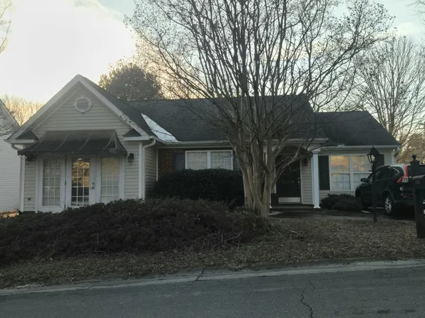 1804 Oakhurst Park Ln, Kernersville, NC 27284