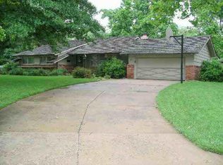 901 N Valleyview St, Wichita, KS 67212