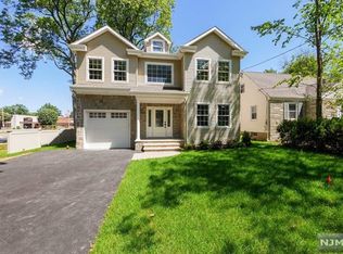 218 Woodland Ave, River Edge, NJ 07661